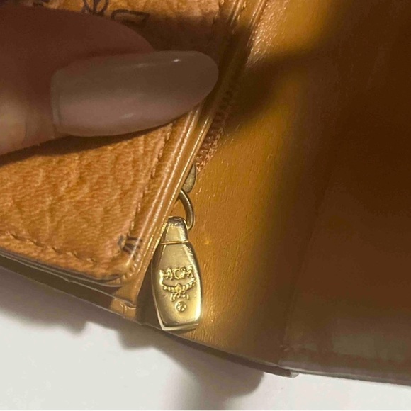 HP🎉MCM Brown Leather Wallet, MCM Studs, Pink strip FINAL PRICE - Picture 9 of 12
